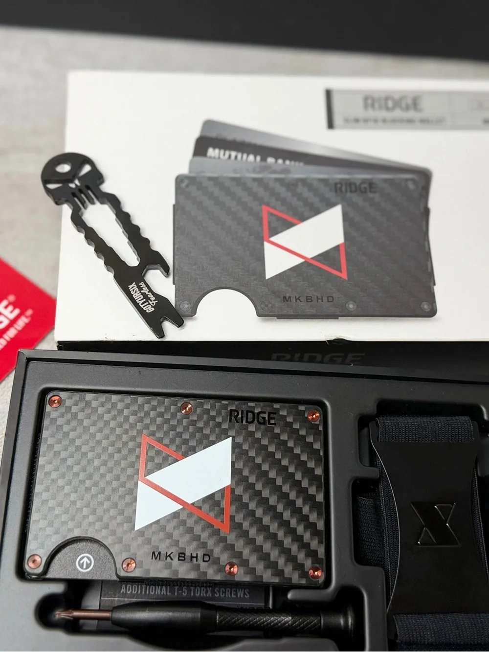 RIDGE WALLET | CARBON FIBER 3K w/RED PVD SCREWS+BLK FEARLESS KEYCHAIN MULTI-TOOL